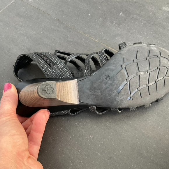 Strappy sandals - Picture 5 of 6